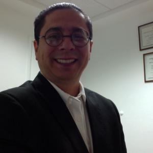 Dr. José Luis Ferniza Andrade - Urólogo